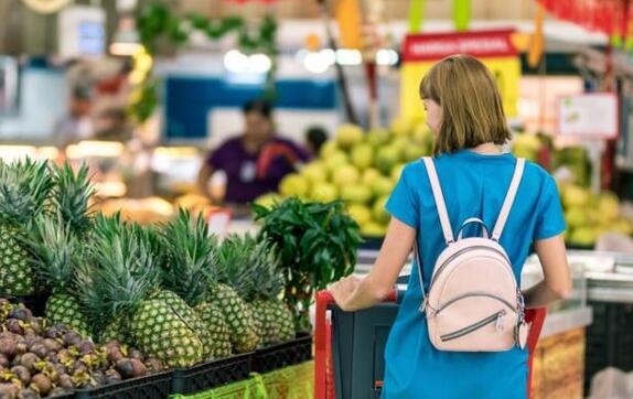 ¿Por qué las cajas de autoservicio en los supermercados son más populares que las manuales?